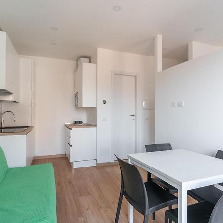 Cimiano Suite 21, New Apartment Милано Екстериор снимка
