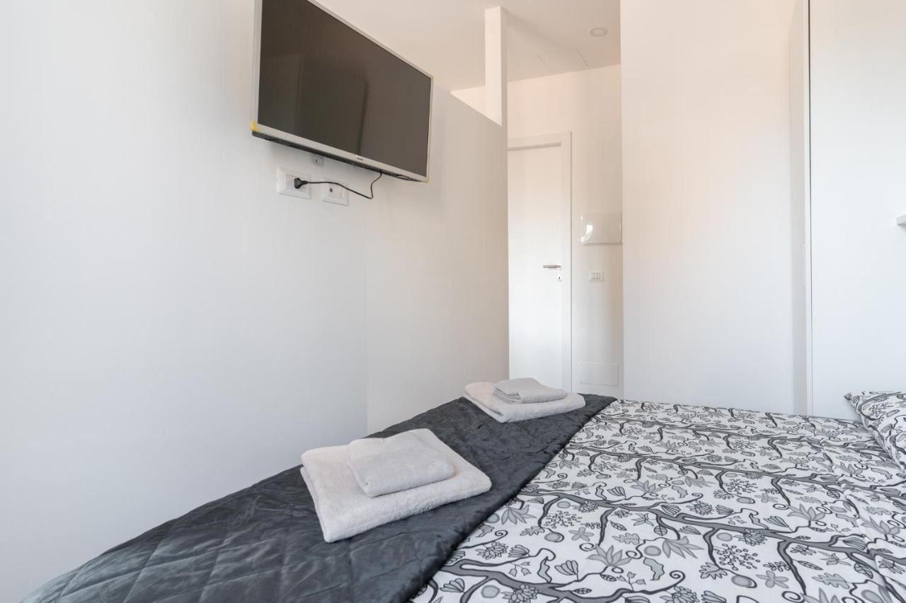 Cimiano Suite 21, New Apartment Милано Екстериор снимка